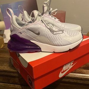 Nike Air Max 270 💜💜NEW💜💜 (youth 6/ woman7.5